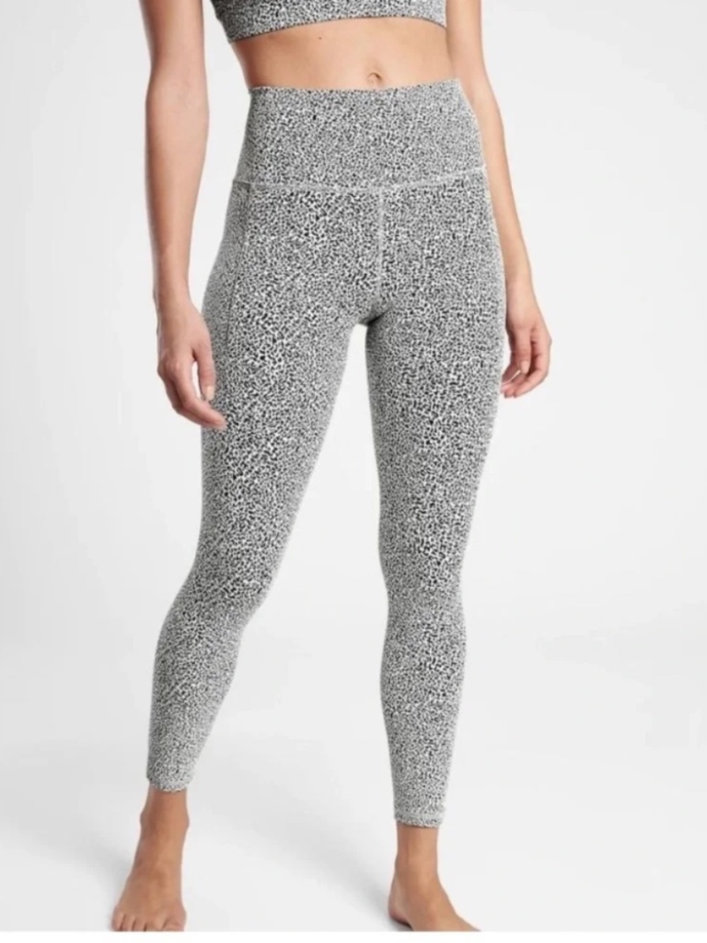 Athleta Salutation Stash Pocket Textured 7/8 Tight Black White M